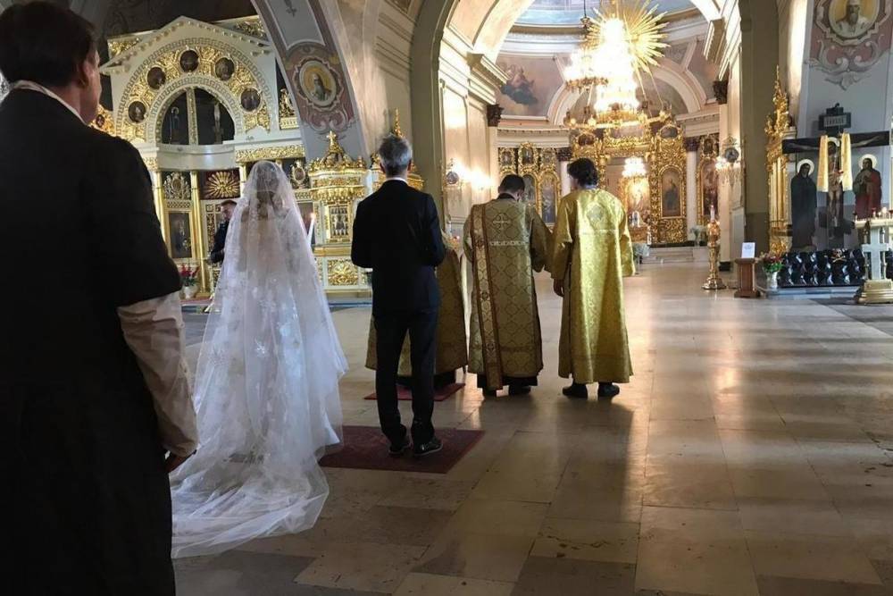 Собчак и Богомолов приехали после ЗАГСа на венчание на карете
