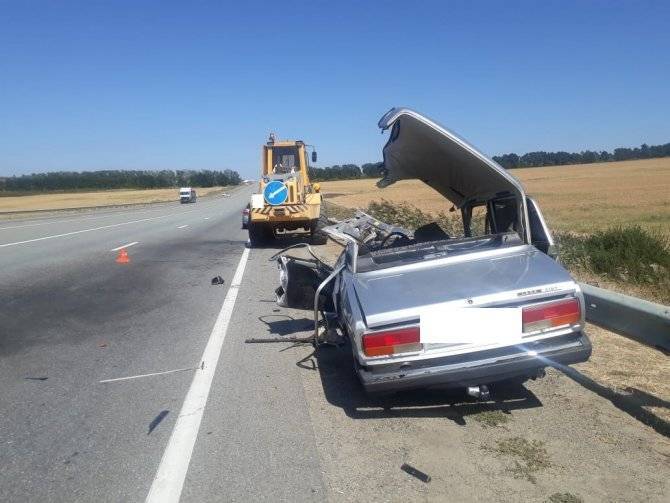 В ДТП с трактором под Ставрополем погиб водитель ВАЗа