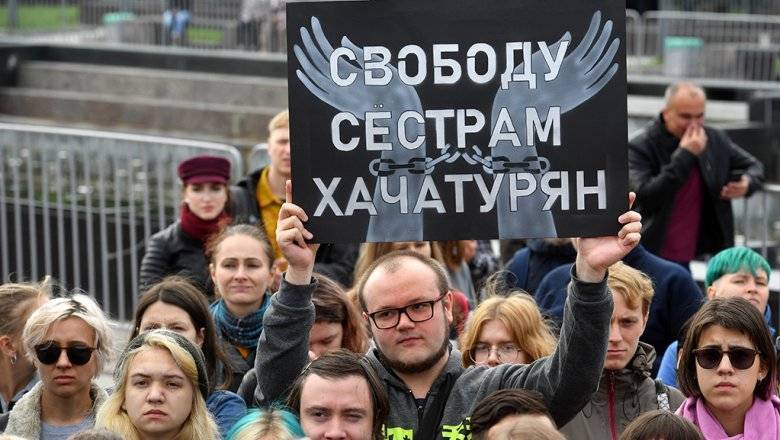 Треть российских мужчин назвали оправданным поступок сестер Хачатурян — Левада-центр