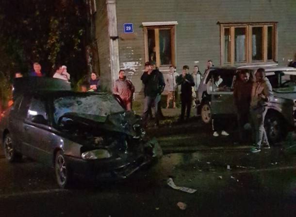 В столице Коми столкнулись два автомобиля