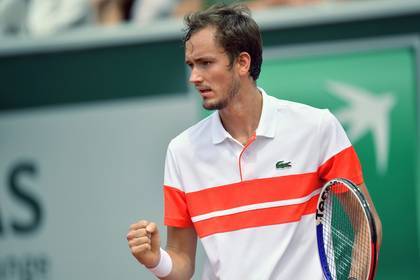 Теннисист Медведев назвал причину тренировок за рубежом