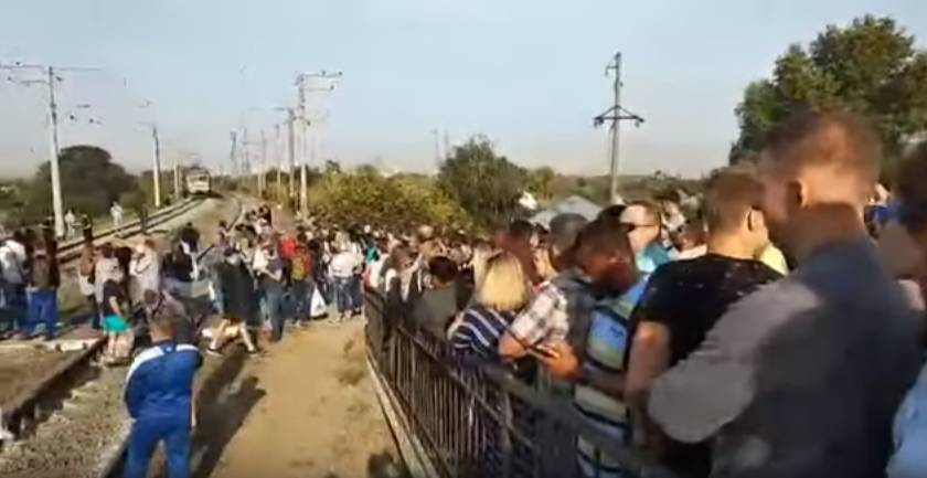 Возмущенные жители Киева заблокировали движение электрички
