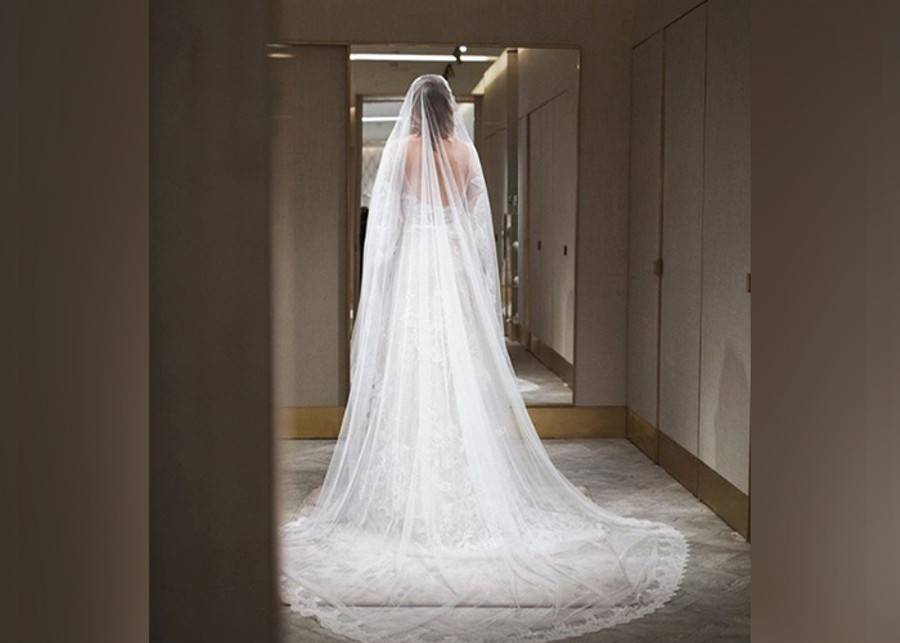 Появилось первое фото Собчак в свадебном платье