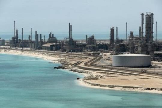 В Саудовской Аравии загорелся крупнейший в мире нефтеперерабатывающий завод