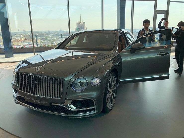 В России стартовали продажи нового роскошного седана Bentley Flying Spur - avtovzglyad.ru