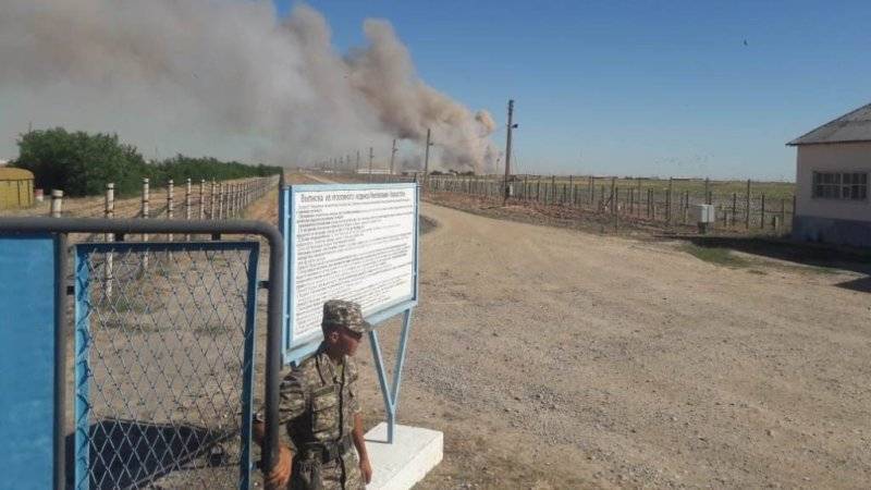 Четверо казахских военнослужащих ранены при хлопке на сгоревшем складе боеприпасов