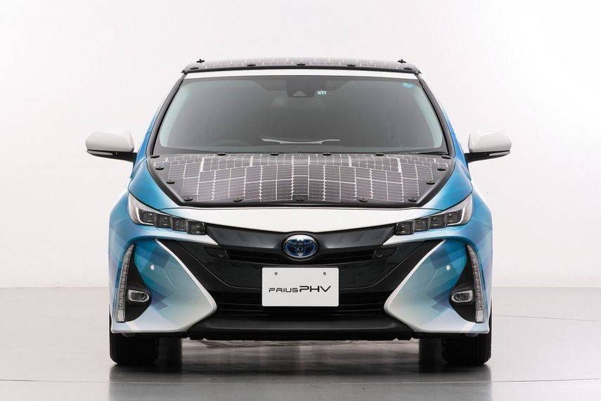 Toyota тестирует электромобиль на солнечных батареях