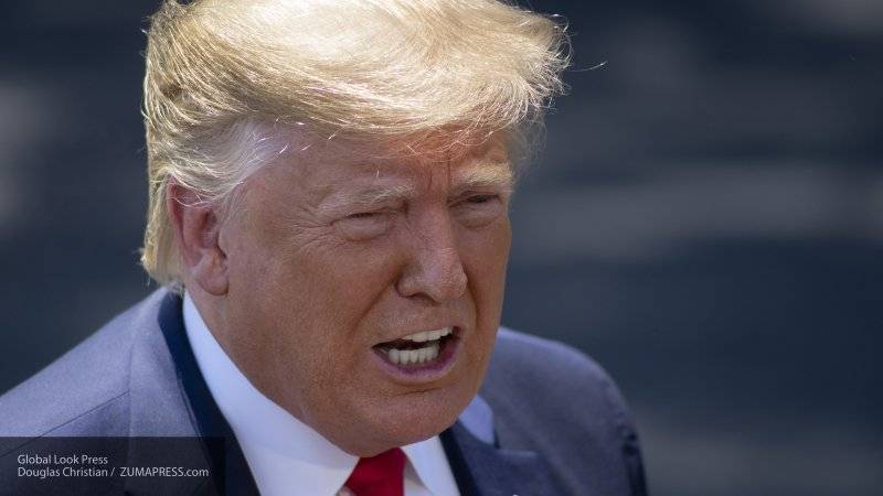 "Оранжевый" Трамп объяснил цвет своей кожи энергосберегающими лампами