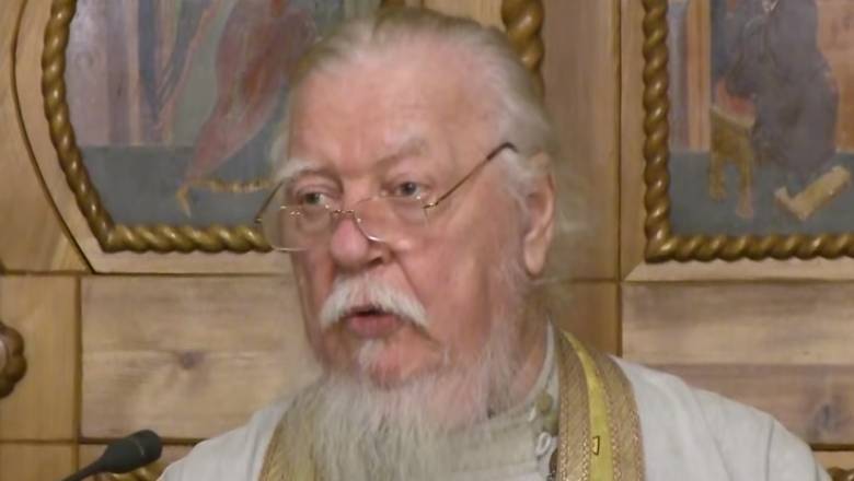Священник РПЦ осудил теорию эволюции, заявив, что она не подтвердилась