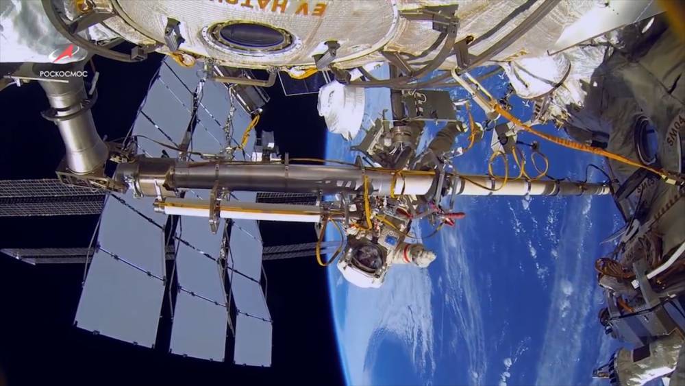 Космонавты на МКС получат новогодние подарки на две недели раньше