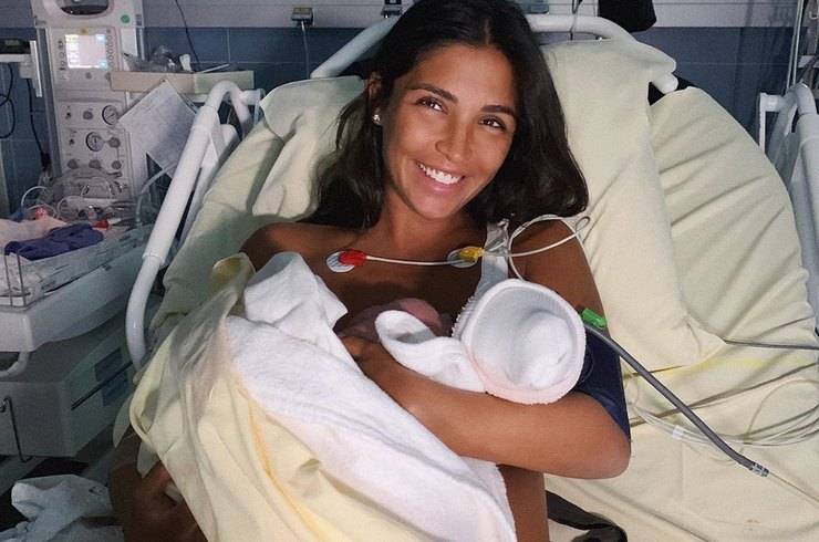 Экс-солистка «ВИА Гры» Санта Димопулос родила дочь