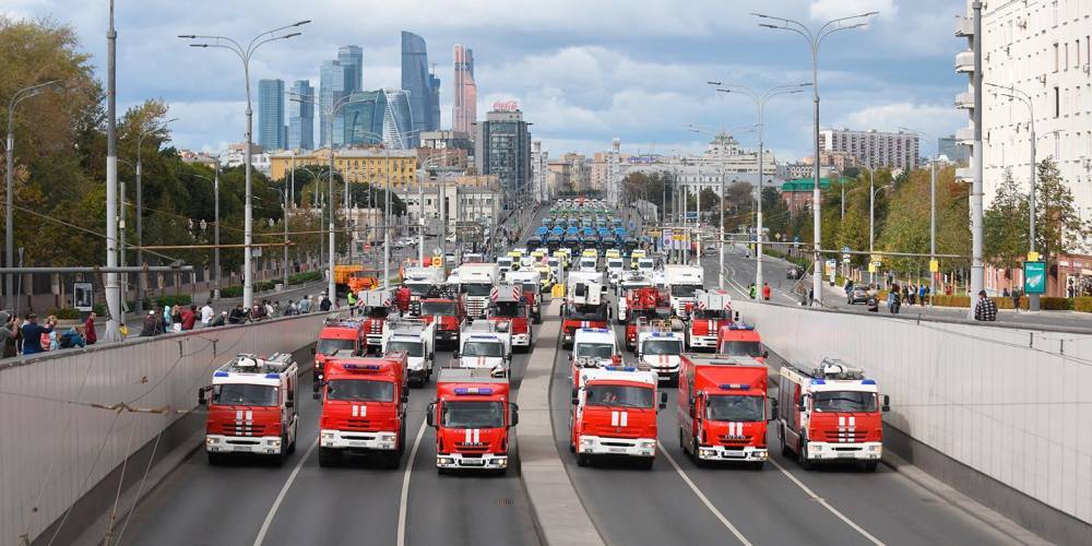 Парад городской техники проходит в Москве