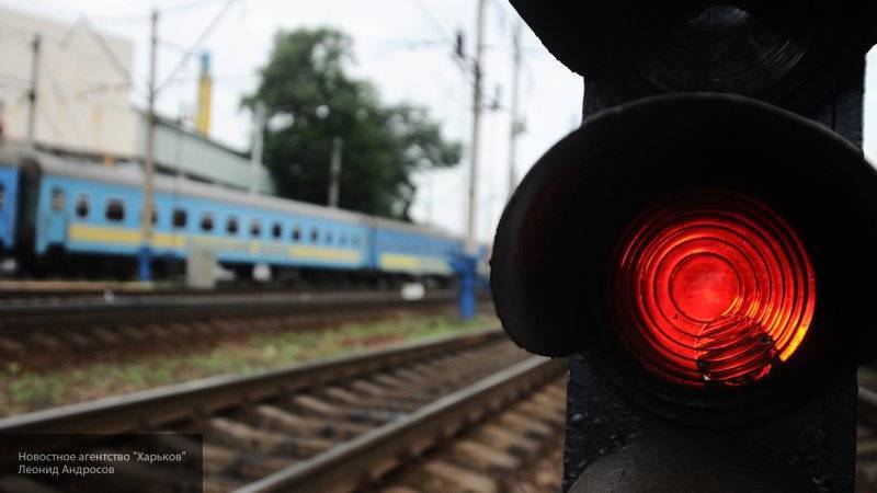 Возмущенные жители Киева преградили путь электричке