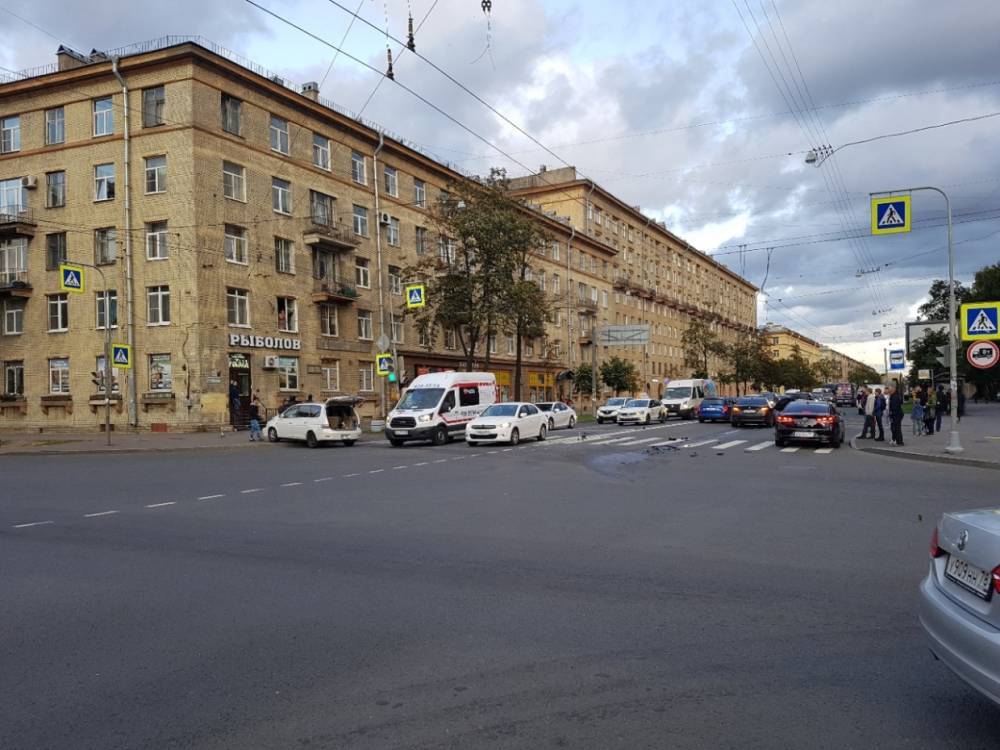 Участники аварии на улице Зенитчиков ищут свидетелей с видео