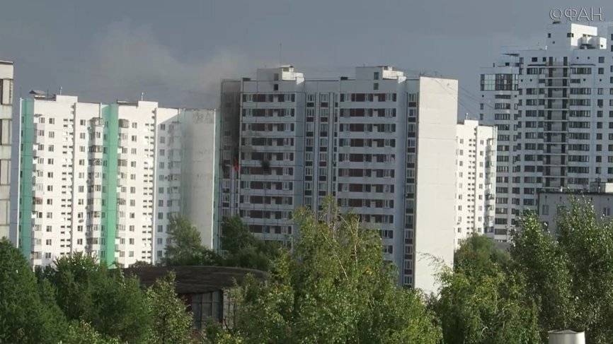 Появилось видео пожара в жилом доме на юго-западе Москвы