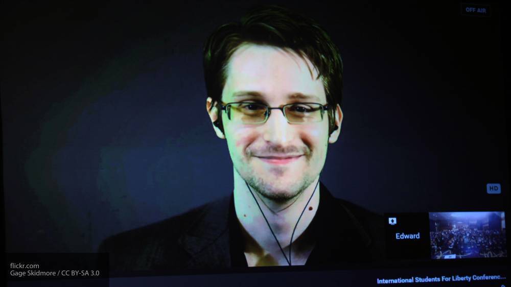 Сноуден рассказал о забавном случае во время похищения секретных документов