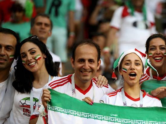 Иранская любительница футбола стала символом борьбы за права после самосожжения