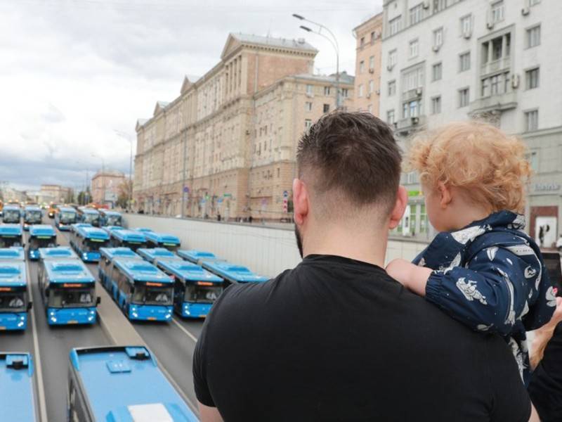 Москвичи раскритиковали парад коммунальной техники