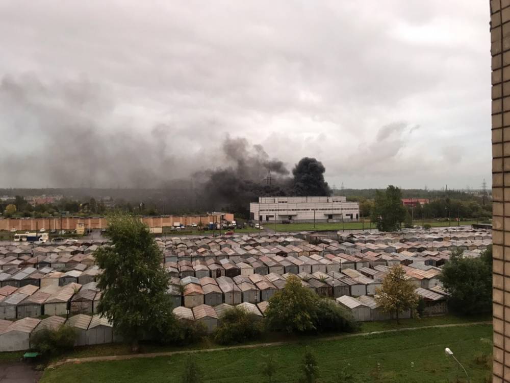 «Ленэнерго» направило на Коммуны дизель-генераторы из-за пожара на подстанции и блэкаута
