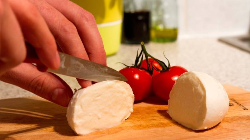 Названы полезные свойства сыра для здоровья