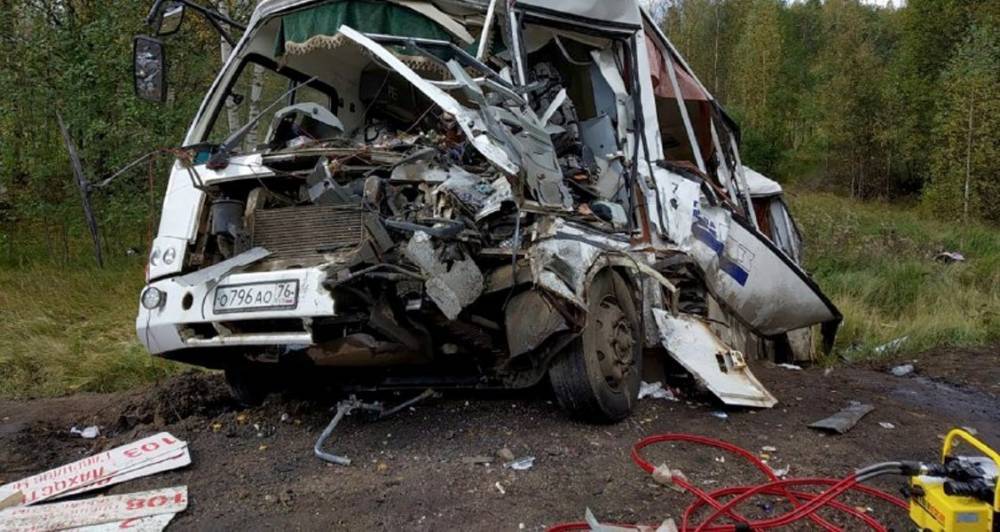 Число погибших в ДТП с автобусом под Ярославлем возросло до 8 человек