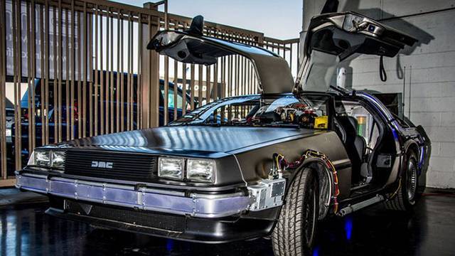 Автомобиль DeLorean из фильма "Назад в будущее" доехал до Москвы