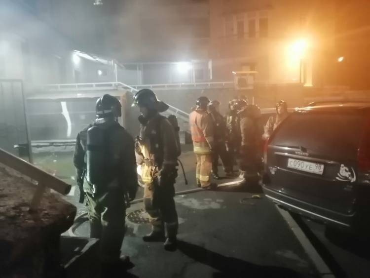 Пожар в квартире унес жизни двух детей в Свердловской области