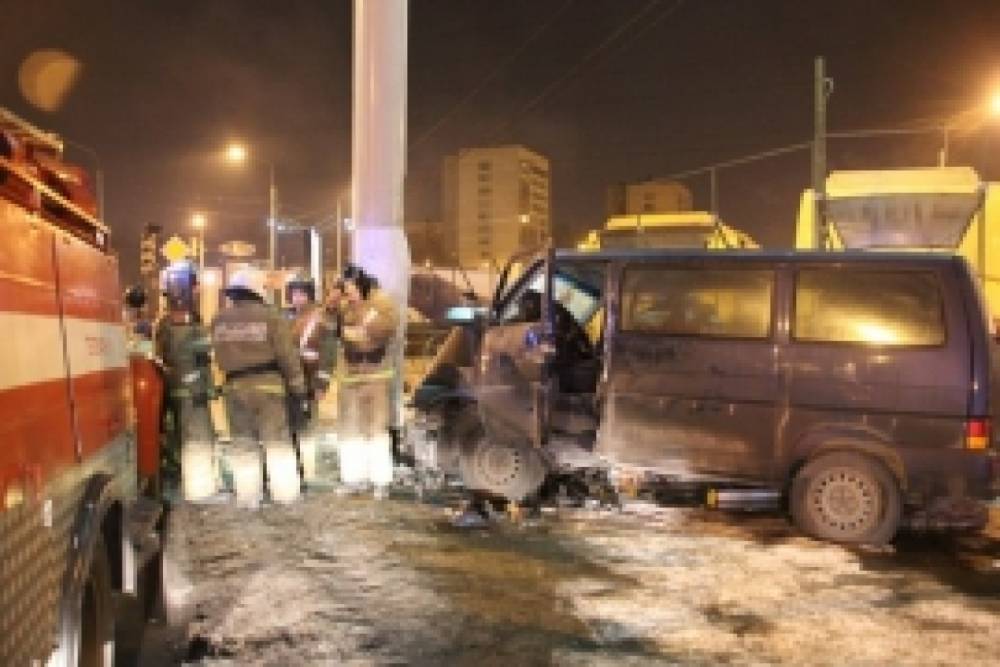 В ликвидации последствий ночного ДТП на Косыгина участвовали спасатели