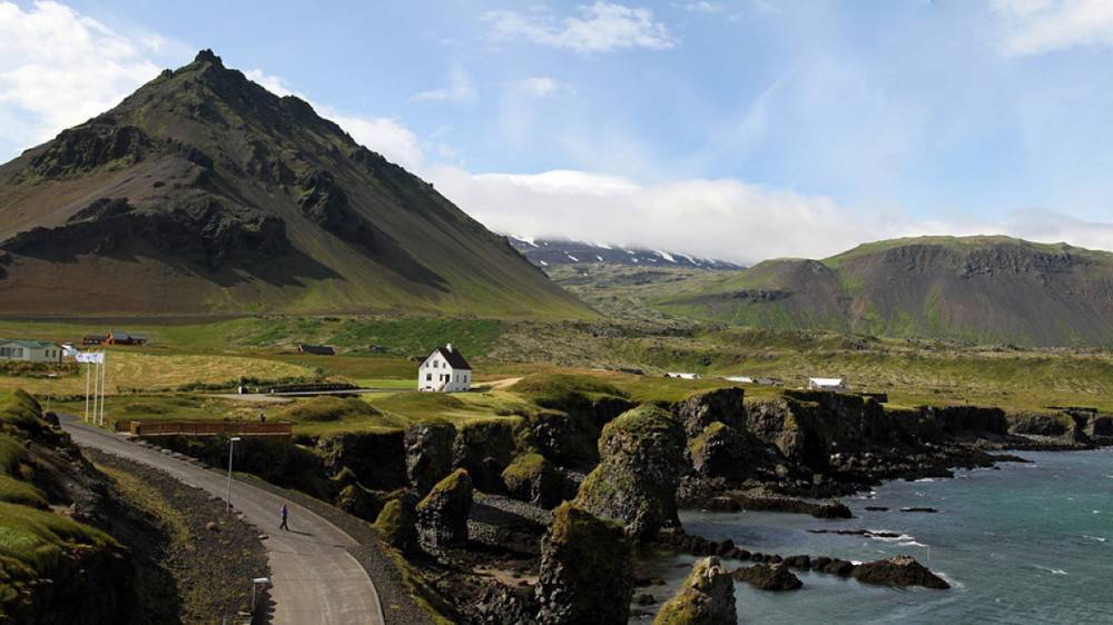 В библиотеке Маяковского открылась выставка исландских пейзажей