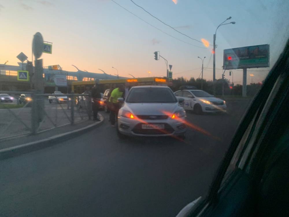 ДТП на улице Оптиков собрало большую пробку