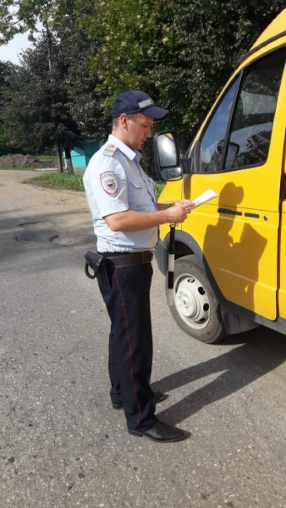 Сотрудники ГИБДД в Черняховске выявили двух нарушителей в области пассажирских перевозок