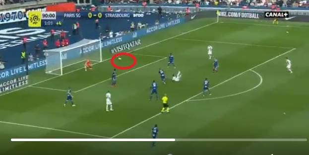 В сети появилось видео победного мяча Неймара через себя в пятом туре Лиги 1