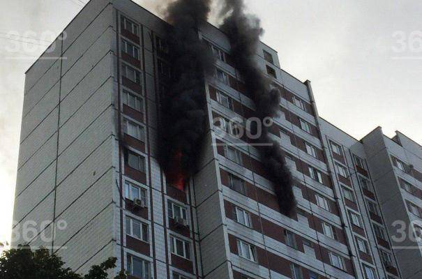 Двух взрослых и ребёнка спасли при пожаре в многоэтажке на юго-западе Москвы