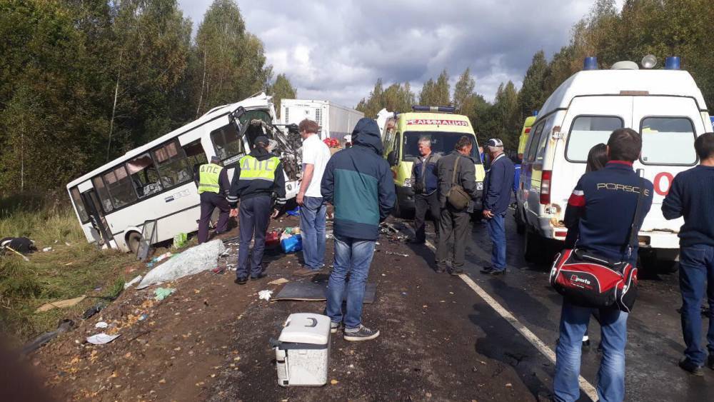 Число жертв ДТП с автобусом под Ярославлем возросло до восьми