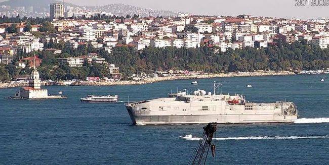 Корабль ВМС США вошел в акваторию Черного моря