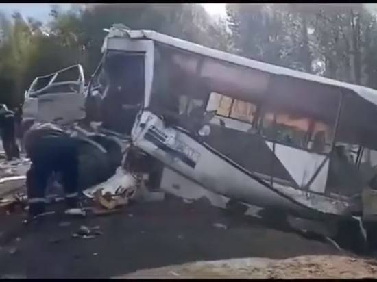СК опубликовал видео смертельной аварии с автобусом под Ярославлем