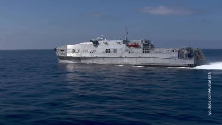 Военный транспортник США взят на сопровождение Черноморским флотом