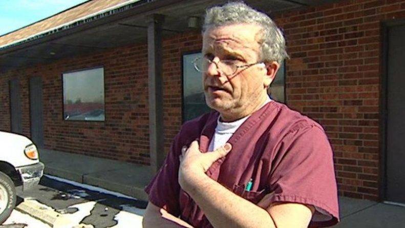 После смерти печально известного хирурга и специалиста по абортам в его доме нашли 2,200 зародышей