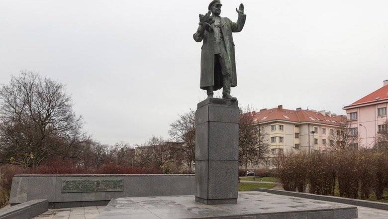 Россия возмущена переносом памятника маршалу Коневу в Праге в один из музеев