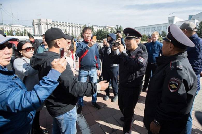 Суд арестовал на два месяца обвиняемого в нападении на сотрудника Росгвардии в Улан-Удэ