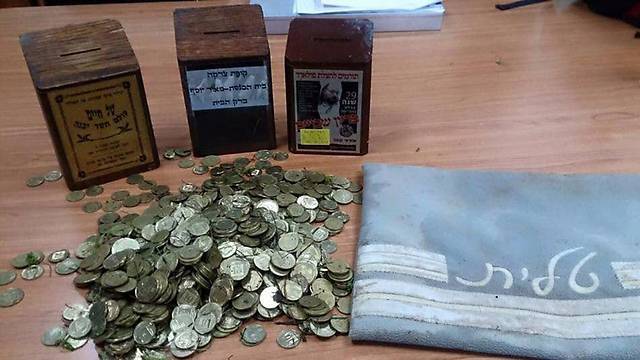 Житель пригорода Хайфы обвинен в краже денег и виски из синагоги