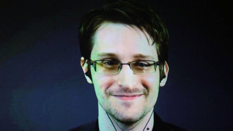 Эвард Сноуден рассказал, как он живет в Москве