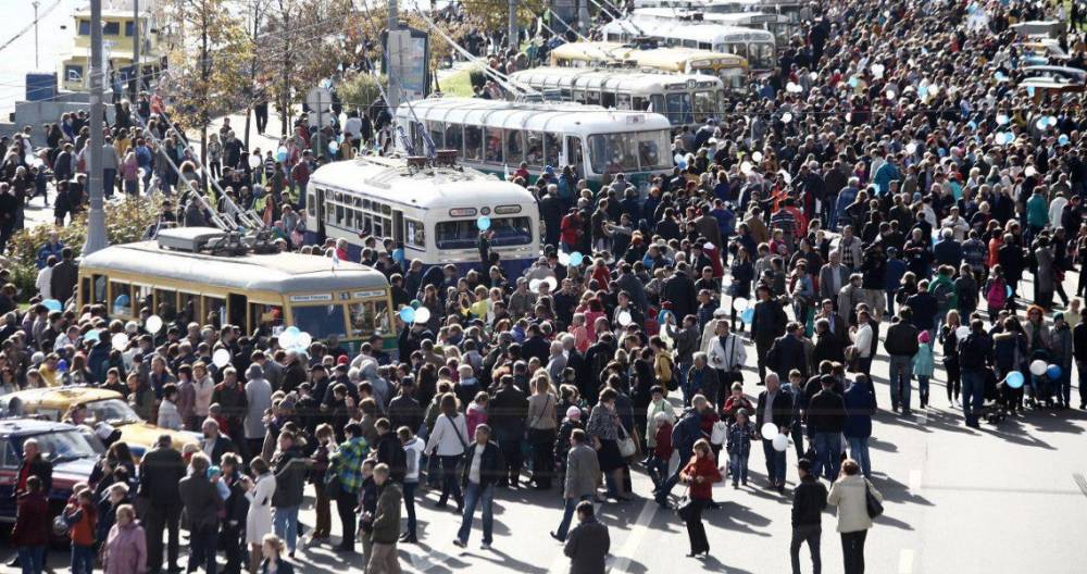 Почти 700 машин примут участие в параде городской техники