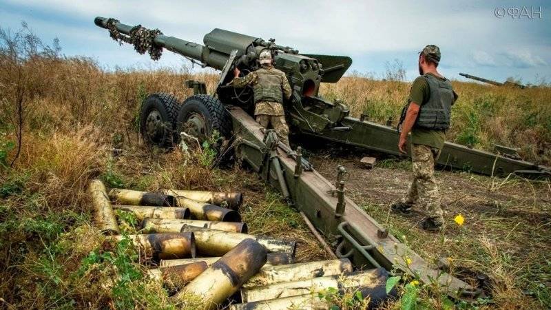 Украинские военные стягивают технику к зоне отведения у Золотого в Донбассе