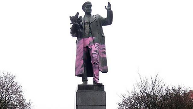Чешские активисты вышли на пикет против переноса памятника Коневу