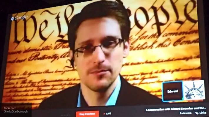 Сноуден просит у президента Франции убежище от нападений США