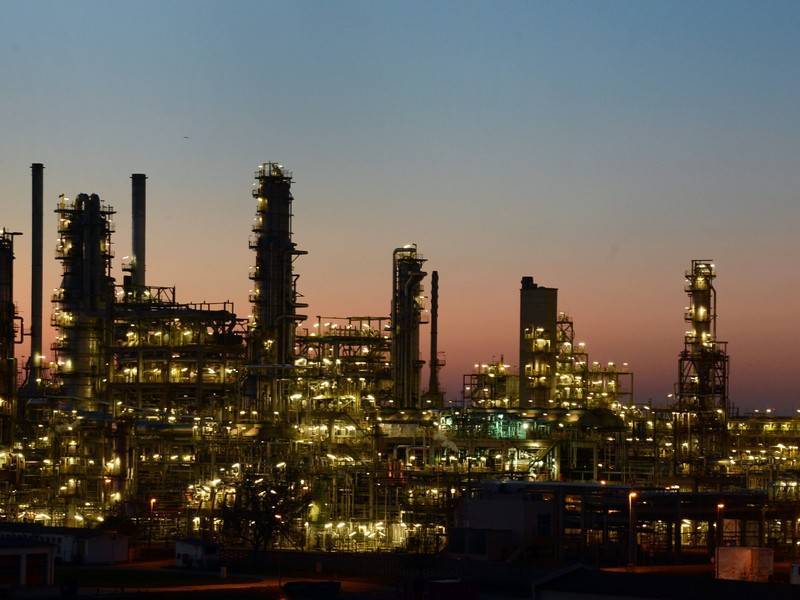 Саудовская Аравия за сутки хочет восстановить нефтедобычу на треть