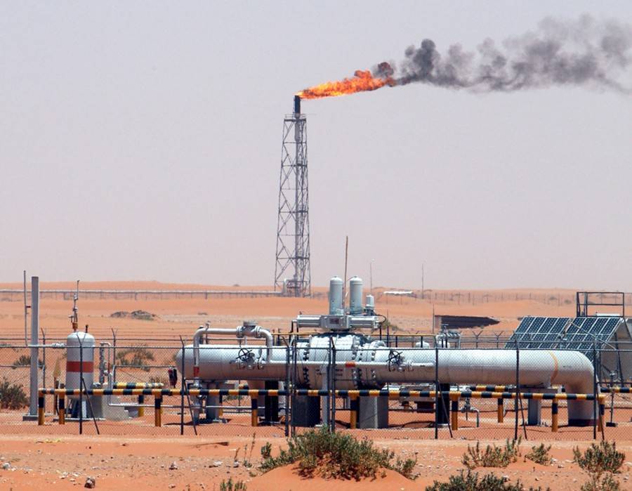 Добыча нефти в Саудовской Аравии упала вдвое после атаки дронов