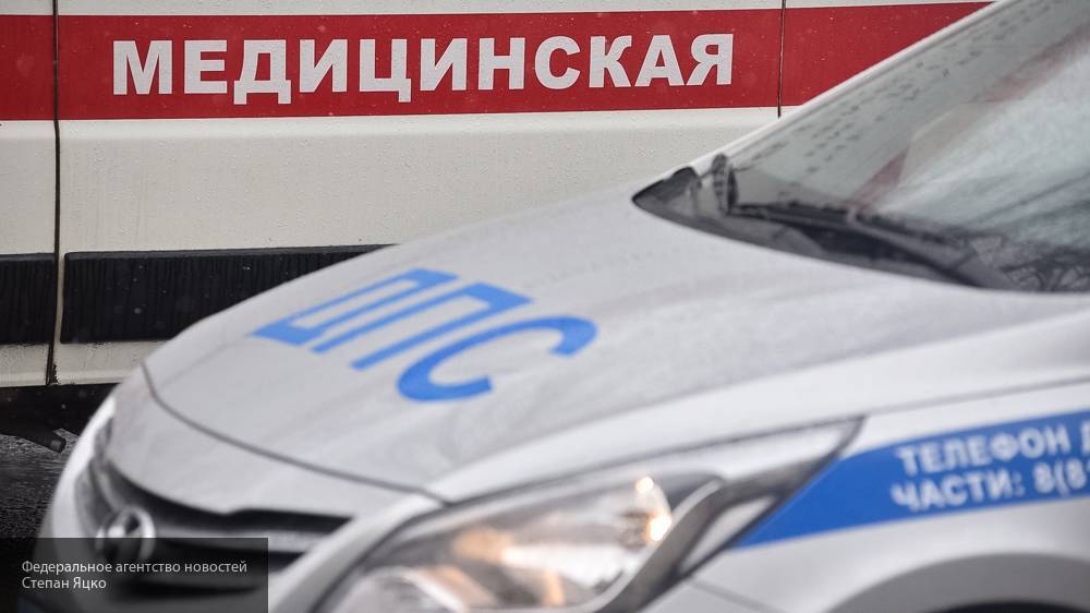 Иномарка на полном ходу протаранила столб на проспекте Косыгина в Петербурге
