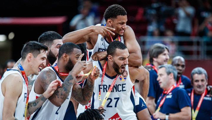 Французы второй раз подряд завоевали бронзу Кубка мира по баскетболу